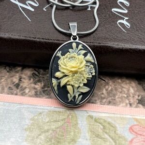 Vintage Cream Floral Cameo Large Oval Pendant Stainless Steel Necklace 20”